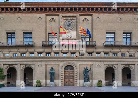 Außenansicht des Rathauses auf der Plaza de Nuestra Señora del Pilar in der Stadt Zaragoza, Aragon, Spanien, Europa Stockfoto