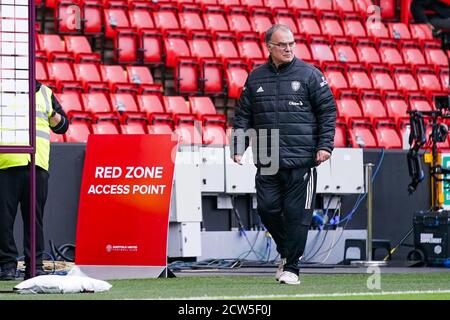 Sheffield, Großbritannien. September 2020. Marcelo Bielsa von Leeds United (Cheftrainer) während der englischen Meisterschaft Premier League Fußballspiel zwischen Sheffield United und Leeds United am 27. September 2020 in Bramall Lane in Sheffield, England - Foto Malcolm Bryce / ProSportsImages / DPPI Kredit: LM/DPPI/Malcolm Bryce/Alamy Live News Stockfoto