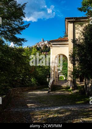 Blick auf den Pilgerweg Sacro Monte Stockfoto