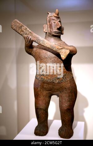 Figur des Ballspielers (200 BC-300 AD). Colima, Mexiko. Keramik. Präkolumbianische Kunst. Museum der Kulturen der Welt, Barcelona, Spanien. Stockfoto