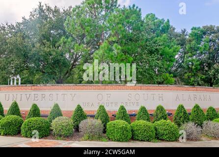 Das Eingangsschild der University of South Alabama ist am 26. September 2020 in Mobile, Alabama abgebildet. Die öffentliche Forschungsuniversität wurde 1963 gegründet. Stockfoto