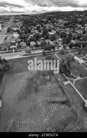 Arial Blick auf Rapid City an einem bewölkten Sommertag, South Dakota. Stockfoto