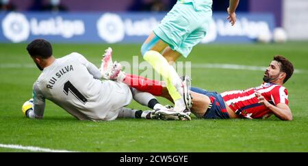 Diego Costa von Atletico Madrid und Rui Silva von Granada in Aktion während der spanischen Meisterschaft La Liga Fußballspiel zwischen Atletico de Madrid und Granada CF am 27. september 2020 im Wanda Metropolitano Stadion in Vitoria, Spanien - Foto Oscar J Barroso / Spanien DPPI / DPPI Kredit: Lm/DPPI/Oscar Barroso/Alamy Live News Stockfoto