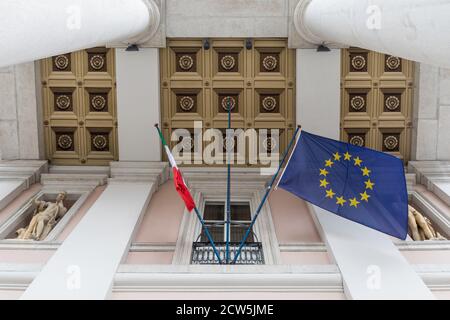 Detail des Palazzo della Borsa Vecchia oder Alte Börse Gebäude - Triest, Friaul Julisch Venetien, Italien Stockfoto