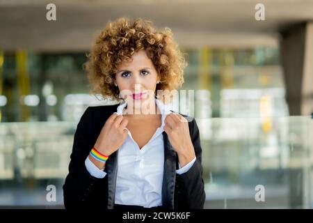 Portrait der Stewardess im Arbeitsanzug Stockfoto