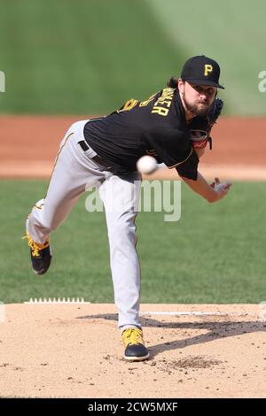 Cleveland, Usa. September 2020. Pittsburgh Pirates JT Brubaker (65) pitches in first inning gegen die Cleveland Indians im Progressive Field in Cleveland, Ohio am Sonntag, 27. September 2020. Foto von Aaron Josefczyk/UPI Credit: UPI/Alamy Live News Stockfoto