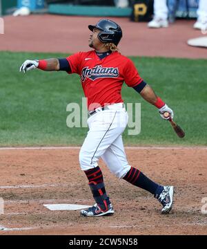 Cleveland, Usa. September 2020. Cleveland Indians Jose Ramirez (11) trifft am Sonntag, den 27. September 2020 im Progressive Field in Cleveland, Ohio, im siebten Inning zwei RBI-Doppelsiebte gegen die Pittsburgh Pirates. Foto von Aaron Josefczyk/UPI Credit: UPI/Alamy Live News Stockfoto