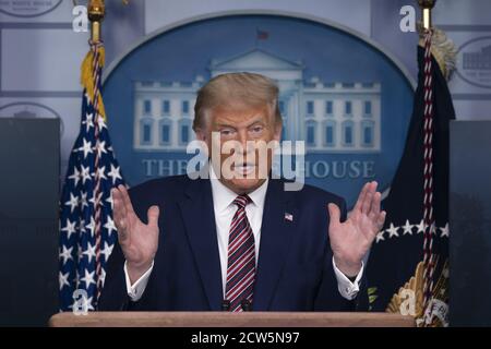 Washington, Usa. September 2020. US-Präsident Donald Trump hält am Sonntag, den 27. September 2020, in Washington, DC, eine Pressekonferenz im Weißen Haus. Pool Foto von Chris Kleponis/UPI Kredit: UPI/Alamy Live News Stockfoto