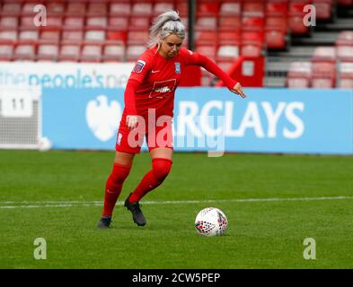 Crawley, Großbritannien. Februar 2018. CRAWLEY, ENGLAND - SEPTEMBER 27: Mollie Green von Birmingham City LFC nimmt ihre Strafe während Vitality Women's FA Cup Spiel zwischen Brighton und Hove Albion Frauen und Birmingham City Frauen im Broadfield Stadium am 27. September 2020 in Crawley, England Kredit: Action Foto Sport/Alamy Live News Stockfoto