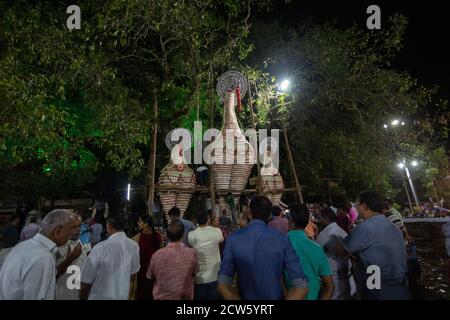 Neelamperoor Padayani am Neelamperoor Palli Bhagavathi Tempel, Alappuzha. Padayani ist ein traditioneller Volkstanz und eine rituelle Kunstform. Stockfoto