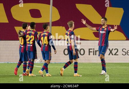 Barcelona, Spanien. September 2020. Barcelonas Spieler feiern ihr viertes Tor während eines Spiels der spanischen Liga zwischen FC Barcelona und Villarreal CF in Barcelona, Spanien, am 27. September 2020. Quelle: Joan Gosa/Xinhua/Alamy Live News Stockfoto