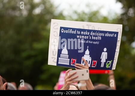 Washington, DC, USA, 27. September 2020. Im Bild: Der Protest war Teil der landesweiten Kundgebungen, um US-Senatoren zu fordern, dass sie eine neue Justiz des Obersten Gerichtshofs nicht bestätigen, bis ein neuer Präsident eingeweiht wird, wie sie es mit Präsident Obamas Nominierten im Wahljahr 2016 taten. Kredit: Allison C Bailey/Alamy Live Nachrichten Stockfoto