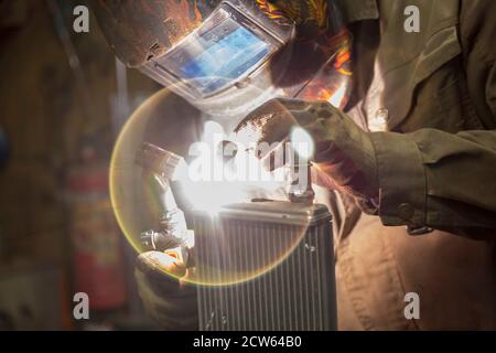 Argon Lichtbogen Schweißen Aluminium-Heizkörper für Auto Stockfoto