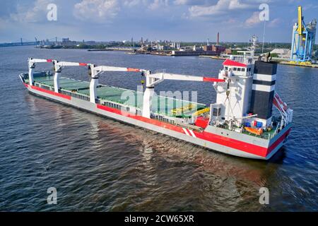 Luftaufnahme des Frachtschiffes auf dem Delaware River Stockfoto
