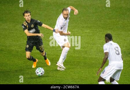 Chester, Pennsylvania, USA. September 2020. 27. September 2020 - USA - BRENDEN AARONSON (22) kämpft um den Ball gegen GONZALEZ PIREZ von Inter Miami (26) im Subaru Stadium in Chester PA Credit: Ricky Fitchett/ZUMA Wire/Alamy Live News Stockfoto