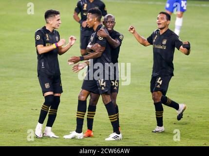 Los Angeles, Kalifornien, USA. September 2020. Los Angeles FC Mittelfeldspieler Mark-Anthony Kaye (14) feiert sein Tor mit Teamkollegen gegen San Jose Erdbeben in der ersten Hälfte eines Major League Soccer Spiel in Los Angeles, Sonntag, 27. September 2020. Kredit: Ringo Chiu/ZUMA Wire/Alamy Live Nachrichten Stockfoto