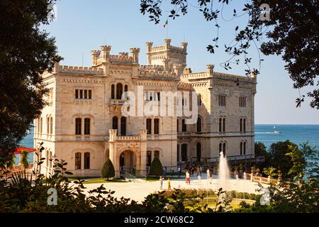 Triest, Italien - September, 13: Ansicht des Schlosses Miramare Residenz Ferdinand Maximilians des Hauses Habsburg - jüngerer Bruder von Franz Joseph Stockfoto