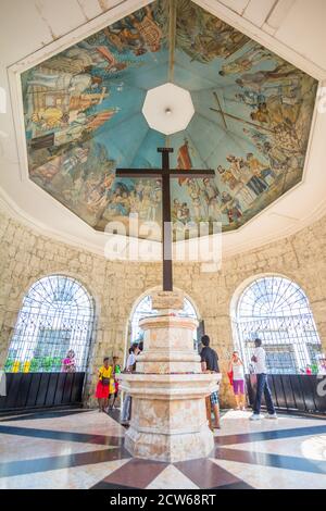 Der Magellan's Cross Kiosk ist ein beliebtes Touristenziel in Cebu. Es markiert den Ort, an dem der Seefahrer Ferdinand Magellan das Kreuz zum ersten Mal gepflanzt hat. Stockfoto