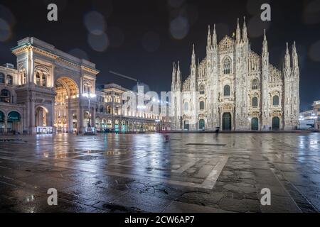 Regentag mit Blick auf den Dom in Mailand, Italien. Stockfoto