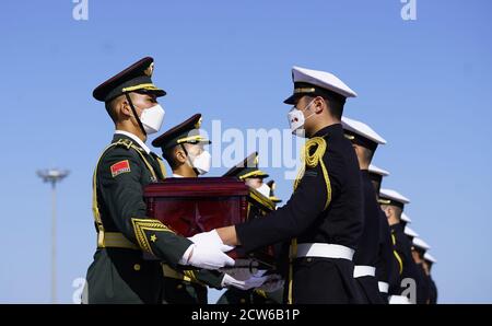 Shenyang, China. September 2020. 117 Märtyrerreste kommen am 27. September 2020 aus Südkorea in Shenyang, Liaoning, China, nach Hause.(Foto: TPG/cnsphotos) Quelle: TopFoto/Alamy Live News Stockfoto