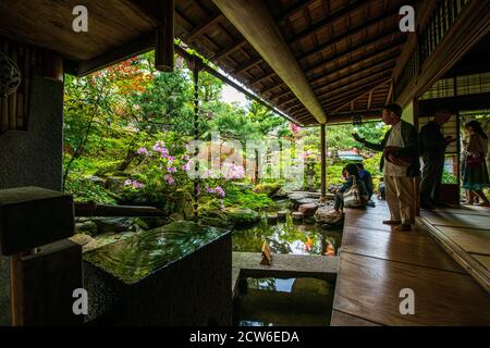 Der exquisite Garten im Nomura Family's House im Nagamachi-Viertel von Kanazawa, Japan Stockfoto