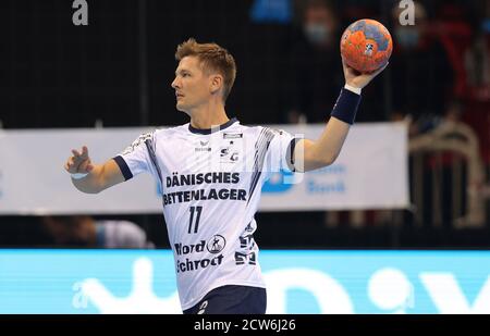 Düsseldorf, Deutschland. 27. Sep, 2020. firo: 26.09.2020, Handball, Liqui Moly Bundesliga, HBL, Saison 2020/2021 Pixum Super Cup 2020 im ISS-Dome Düsseldorf, THW Kiel - Flensburg-Handewitt 28:24 Lasse SVAN, Flensburg, Single Action Quelle: dpa/Alamy Live News Stockfoto