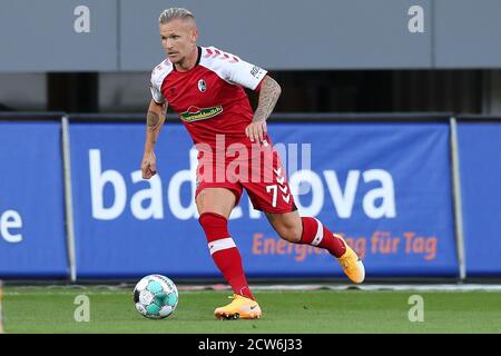 Freiburg Im Breisgau, Deutschland. September 2020. Fußball: Bundesliga, SC Freiburg - VfL Wolfsburg, 2. Spieltag, Schwarzwaldstadion. Jonathan Schmid aus Freiburg in Aktion. Quelle: Tom Weller/dpa/Alamy Live News Stockfoto