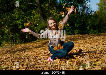 Berlin, Deutschland. Oktober 2013. Zum Thema Servicebericht von Jennifer Weese vom 28. September 2020: Glück im Alltag muss nicht teuer oder aufwendig sein. Manchmal reichen nur ein paar Sonnenstrahlen im Herbst aus. Quelle: Franziska Gabbert/dpa-tmn/dpa/Alamy Live News Stockfoto