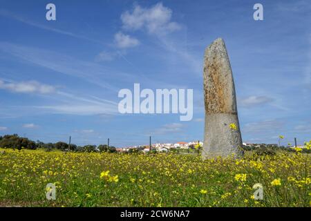 Menhir de Bulhoa , proximo a Monsaraz, Telheiro, Alentejo, , Portugal Stockfoto