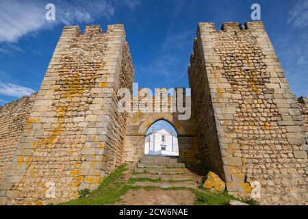 puerta de Santarém, castillo medieval, Arraiolos, Distrito de Évora, Alentejo , Portugal Stockfoto