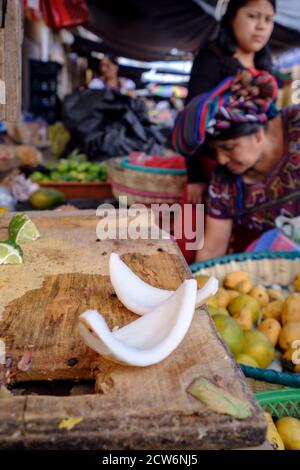 coco troceado, Nebaj, departamento de Quiché, Guatemala, America Central Stockfoto