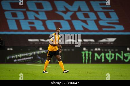 London, Großbritannien. September 2020. Willy Boly von Wolves während des Premier League-Spiels zwischen West Ham United und Wolverhampton Wanderers spielen hinter verschlossenen Türen aufgrund der aktuellen Regierungs-Covid-19-Richtlinien im Sport, gespielt im Olympic Park, London, England am 27. September 2020. Foto von Andy Rowland. Kredit: Prime Media Images/Alamy Live Nachrichten Stockfoto