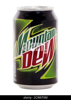 BUKAREST, RUMÄNIEN - 26. MAI 2015. Dose Mountain Dew Drink. Mountain Dew ist eine kohlensäurehaltige Softdrink-Marke, die 1940 eingeführt wurde Stockfoto