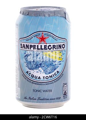 BUKAREST, RUMÄNIEN - 28. MAI 2015. Dose San Pellegrino Tonic Water isoliert auf weiß Stockfoto