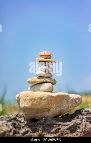 Balancierte Steine am Strand im Lak-Lam Ru Nationalpark Thailand Stockfoto