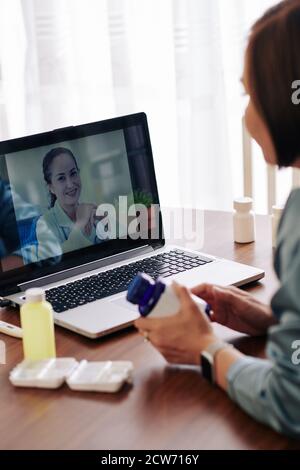 Arzt Beratung Patient online Stockfoto