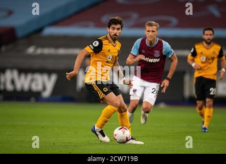 London, Großbritannien. September 2020. Rubn Neves of Wolves während des Premier League-Spiels zwischen West Ham United und Wolverhampton Wanderers spielen hinter verschlossenen Türen aufgrund der aktuellen Regierungs-Covid-19-Richtlinien im Sport, gespielt im Olympic Park, London, England am 27. September 2020. Foto von Andy Rowland. Kredit: Prime Media Images/Alamy Live Nachrichten Stockfoto