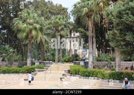 Eingang zum Kloster neben der Kirche der Seligpreisungen am See von Galiläa Israel Stockfoto