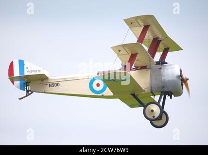 Das Great war Display Team Sopwith Triplane N500 auf der Cosford Air Show 2016, Shropshire, Großbritannien Stockfoto