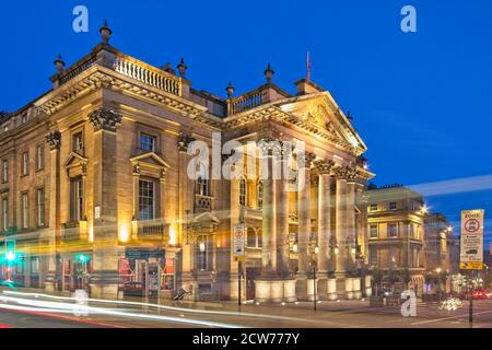 Die schöne romanische Fassade des Theatre Royal auf Gray Street in Newcastle, Tyne und Wear, Großbritannien. Stockfoto