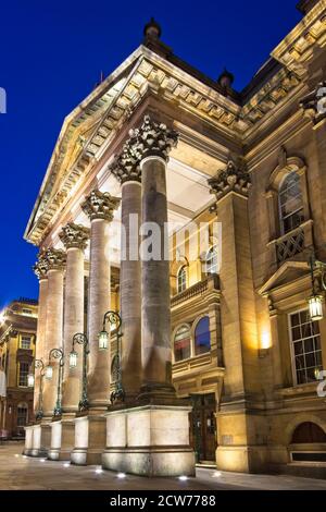 Die schöne romanische Fassade des Theatre Royal auf Gray Street in Newcastle, Tyne und Wear, Großbritannien. Stockfoto