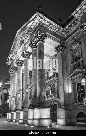 Die schöne romanische Fassade des Theatre Royal auf Gray Street in Newcastle, Tyne und Wear, Großbritannien. Stockfoto