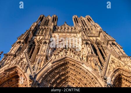 Kathedrale Notre-Dame, Westfassade, UNESCO-Weltkulturerbe, Reims, Champagne, Frankreich Stockfoto