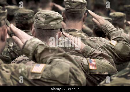 US-Soldatengruß. US-Armee. Militär der USA. Veterans Day. Memorial Day. Die Streitkräfte Der Vereinigten Staaten. Streitkräfte der Vereinigten Staaten von Amerika Stockfoto