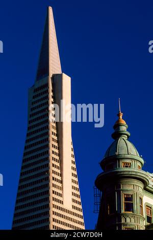 Transamerica Pyramid und Columbus Tower, San Fransisco, Kalifornien, USA Stockfoto