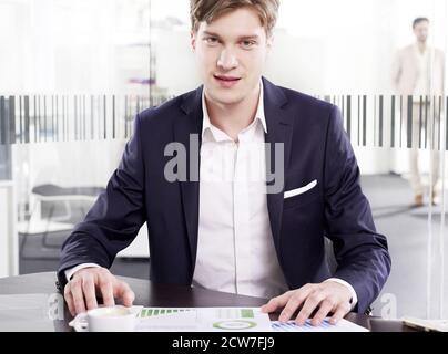 Geschäftsmann, arbeiten am laptop Stockfoto