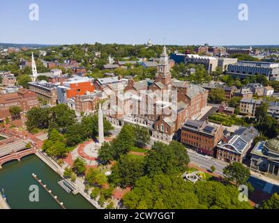 Providence County Courthouse Gebäude einschließlich des Obersten Gerichts und des Obersten Gerichtshofs, mit dem Ersten Weltkrieg Memorial, Providence, Rhode Island, USA. Stockfoto