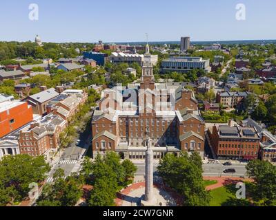 Providence County Courthouse Gebäude einschließlich des Obersten Gerichts und des Obersten Gerichtshofs, mit dem Ersten Weltkrieg Memorial, Providence, Rhode Island, USA. Stockfoto