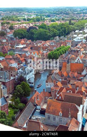 Luftaufnahme über Dächer und Rozenhoedkaai vom Belfry Turm, Brügge, Belgien Foto © Fabio Mazzarella/Sintesi/Alamy Stock Photo Stockfoto