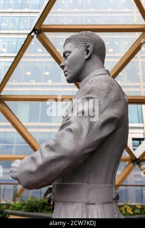 Brothers in Arms Ausstellung gefallener Soldaten, Teil des Remembrance Art Trail, Canary Wharf, London Stockfoto